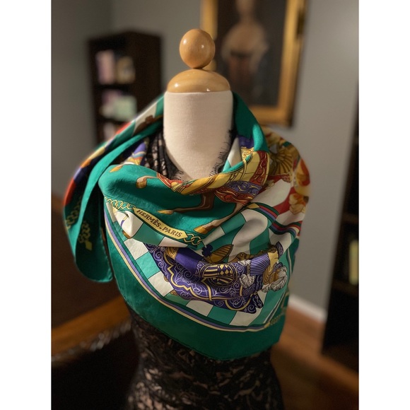 HERMES SCARF Chocs En Plumes Green Vintage Gorgeous Silk ๐ฏ AUTHENTIC - Picture 14 of 16